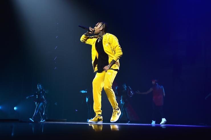 Chris Brown – Him Or Me , Chris Brown, Him Or Me , mp3, download, mp3 download, cdq, 320kbps, audiomack, dopefile, datafilehost, toxicwap, fakaza