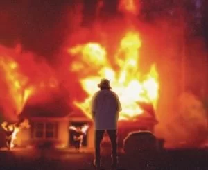 Que DJ, People Are Burning, Madanon, mp3, download, datafilehost, toxicwap, fakaza, House Music, Amapiano, Amapiano 2021, Amapiano Mix, Amapiano Music